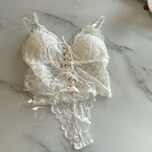 NWT Lace body suit, size S/M